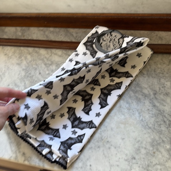 NWT SET/2 Halloween Black and White Bats Stars Goth Kitchen Hand Tea Towels - Picture 5 of 7